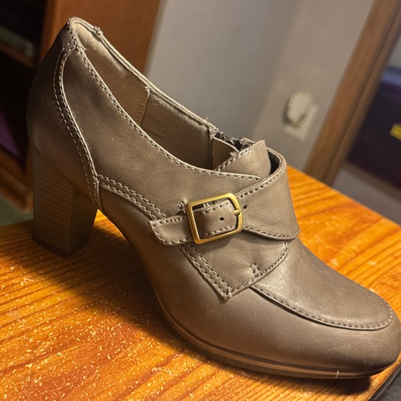 Clarks Emily2 Darcey Women's Taupe Leather Heeled Loafers - Picture 6 of 9